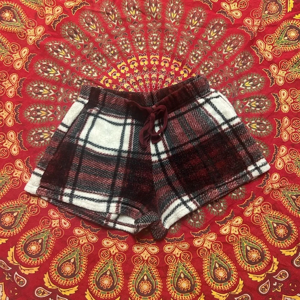 Faded Rose women’s red white black plaid fleece comfy shorts